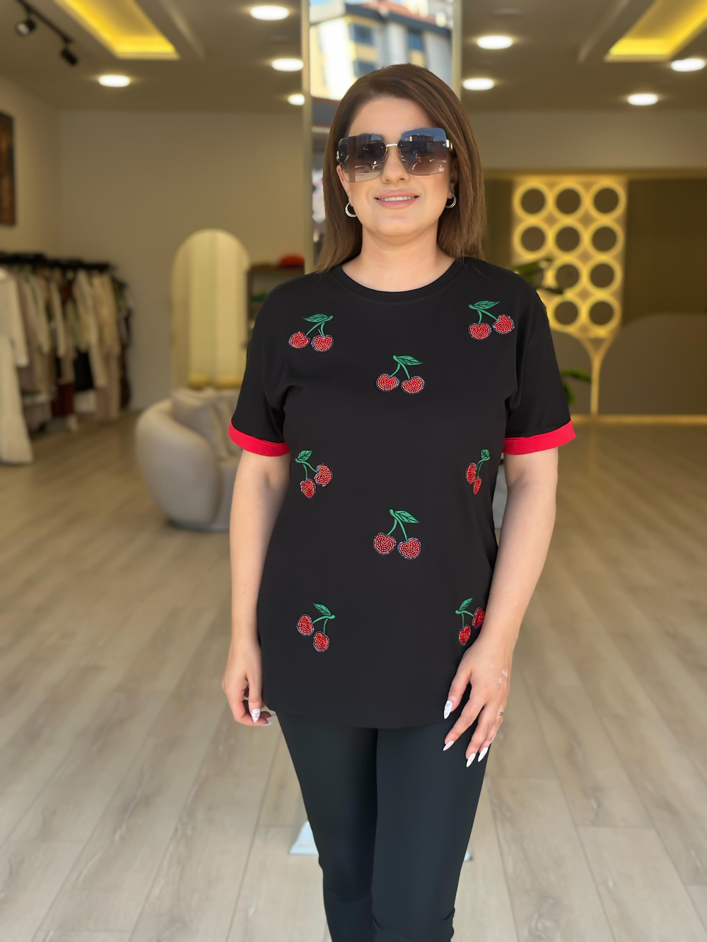Kiraz Detaylı Tshirt SİYAH