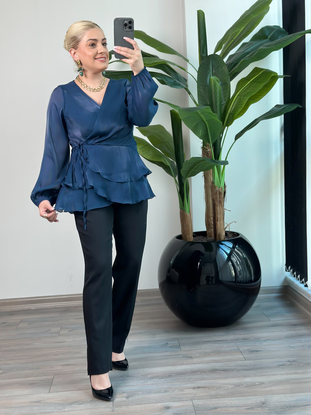 Kruvaze 2 kat Volanlı Bağcıklı Bluz LACİVERT