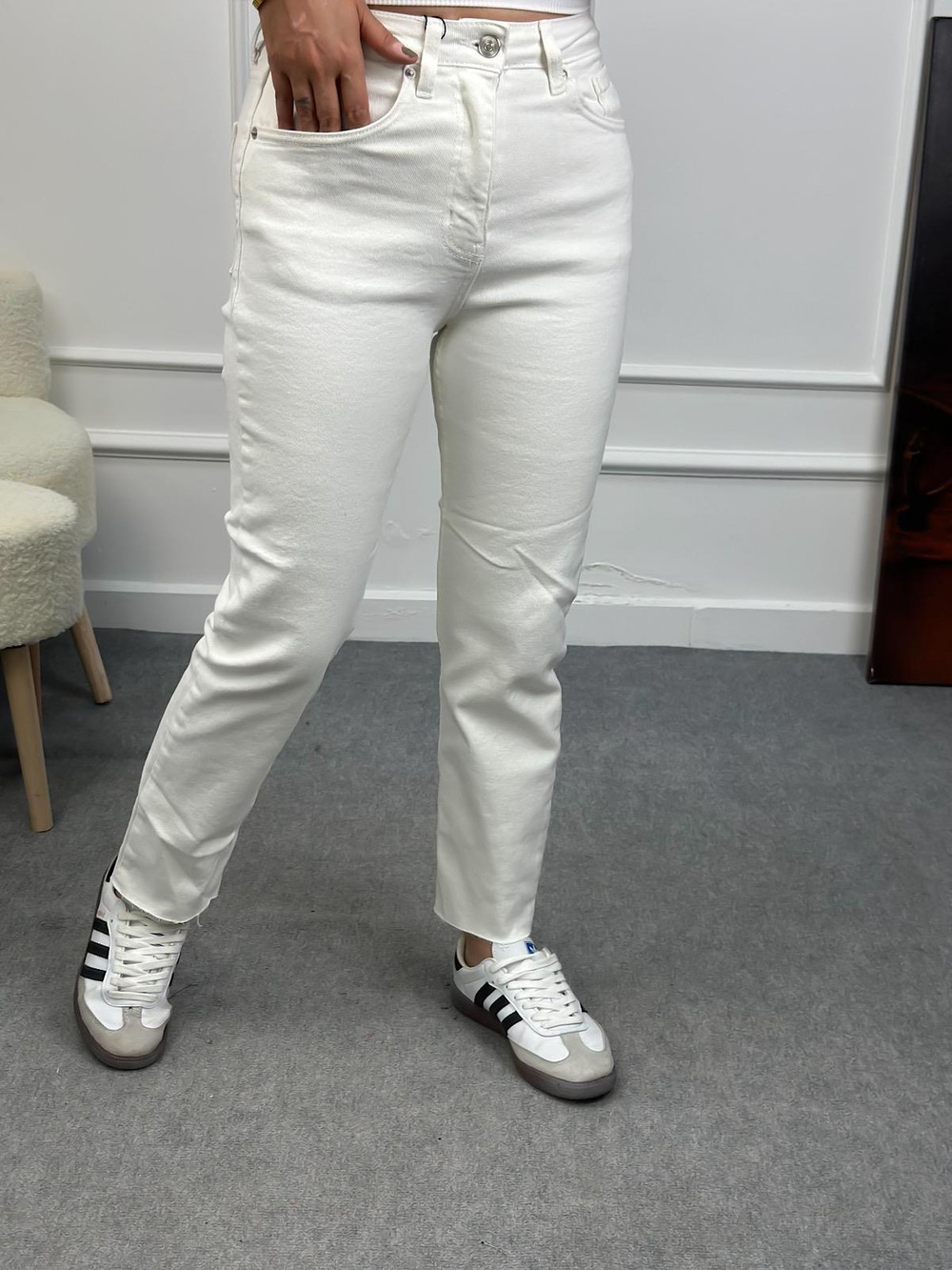 Paçası Kesik Orjinal Fit Mom Jean BEYAZ