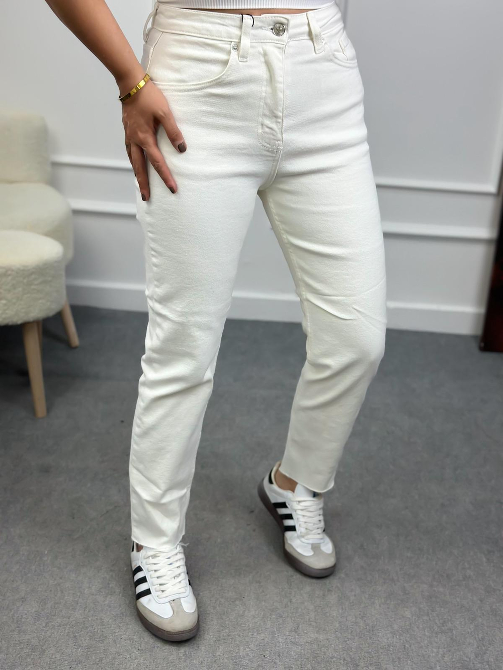 Paçası Kesik Orjinal Fit Mom Jean BEYAZ