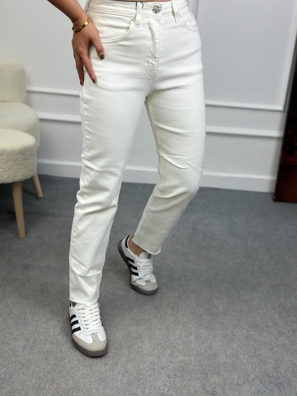 Paçası Kesik Orjinal Fit Mom Jean BEYAZ