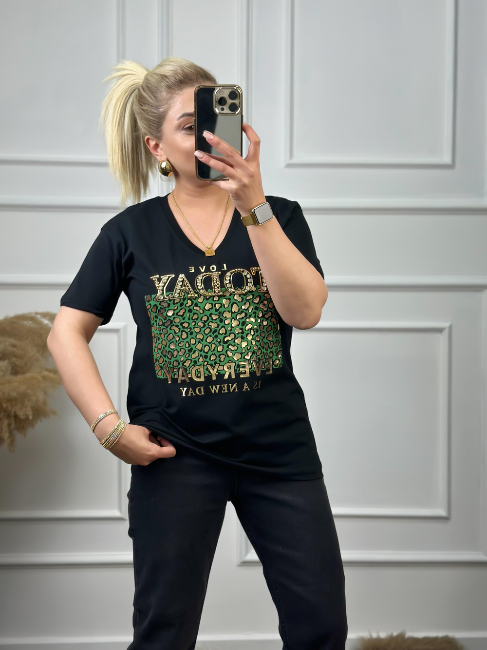 Today V Yaka Taşlı Tshirt SİYAH
