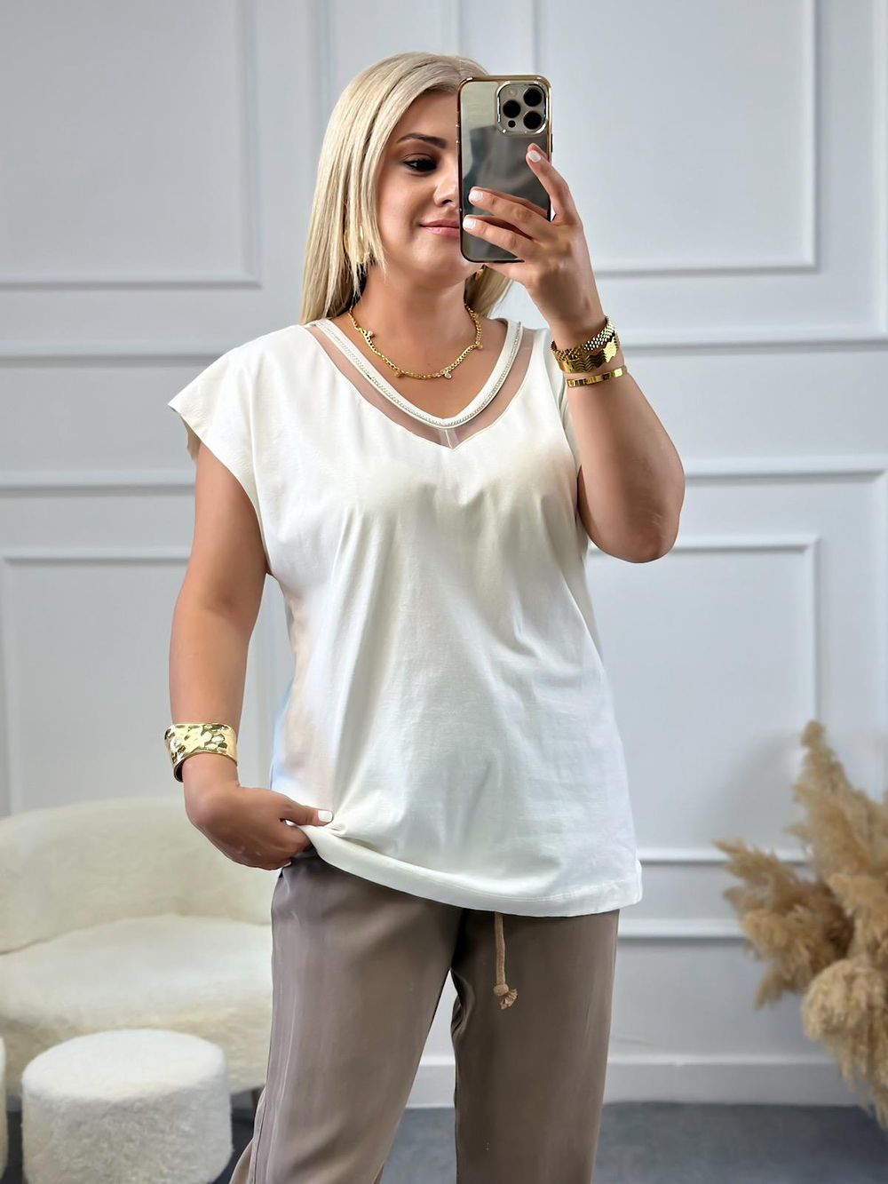 V Yaka Ön Taş Detaylı Tshirt EKRU
