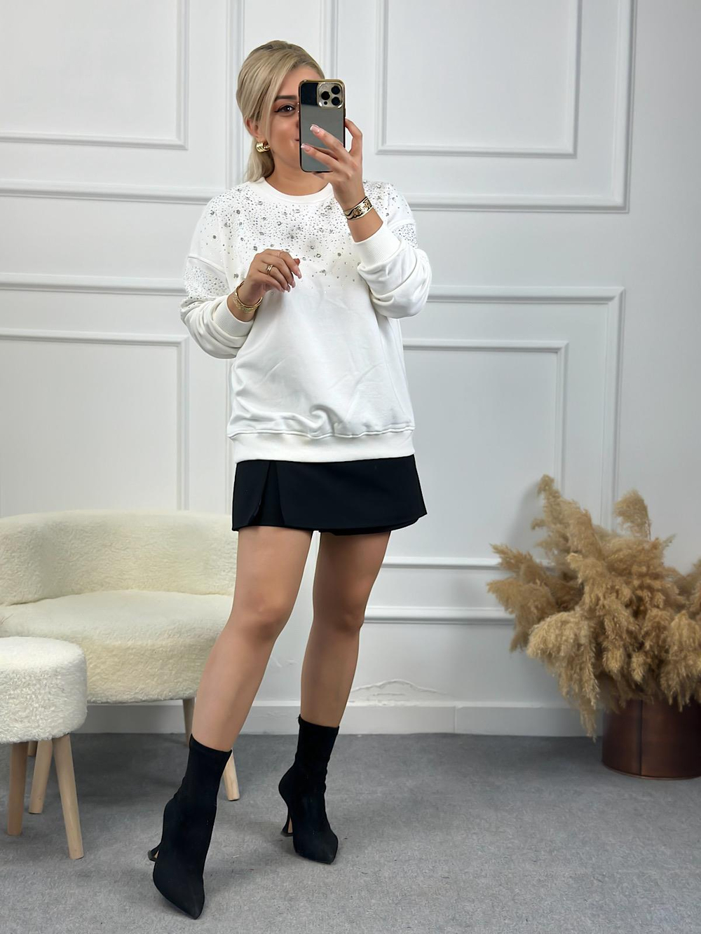 Yaka Kısmı Taş Detaylı Sweatshirt BEYAZ