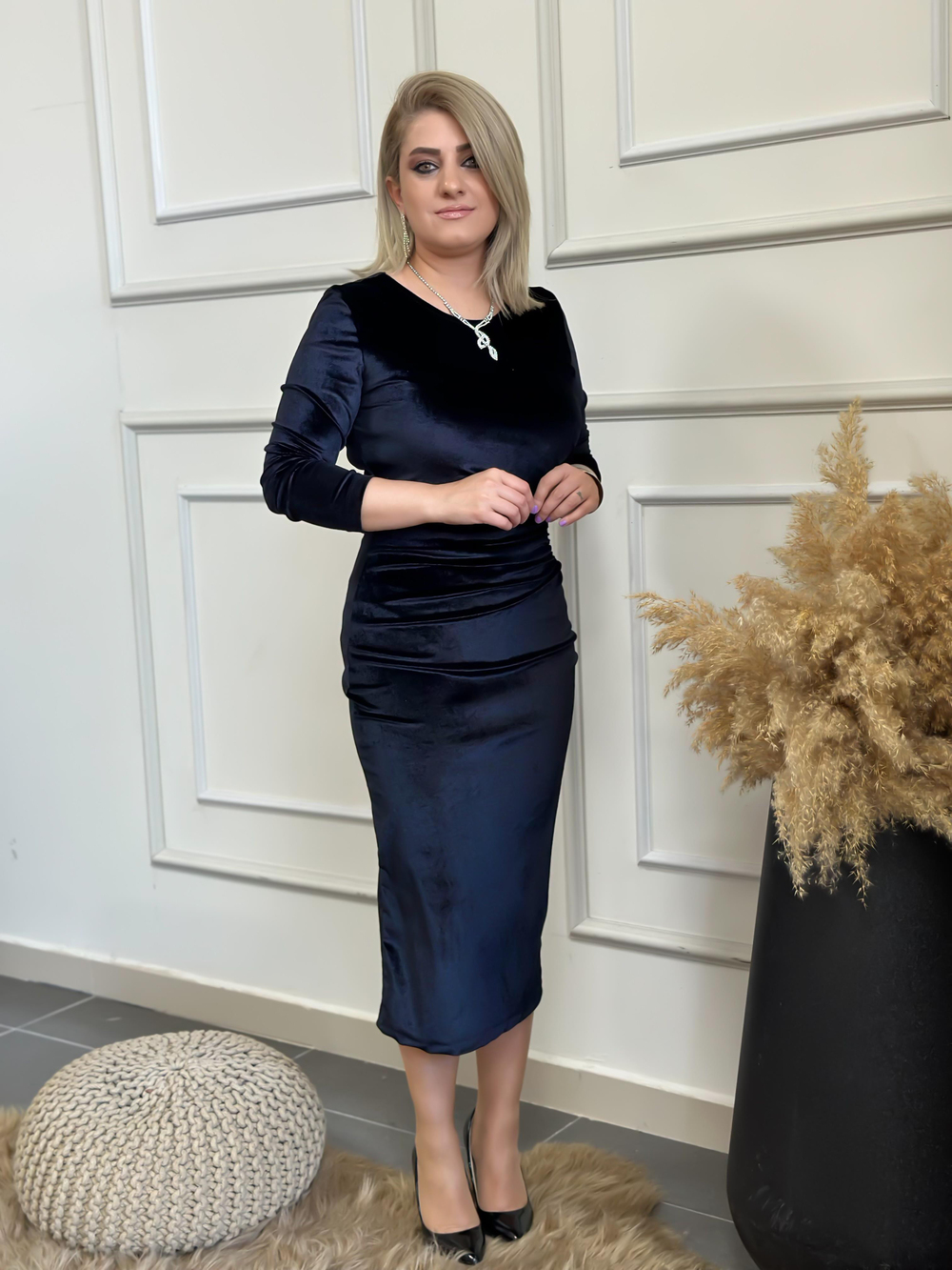 Yandan Drape Detaylı Pul İşlemeli Kadife Elbise SİYAH