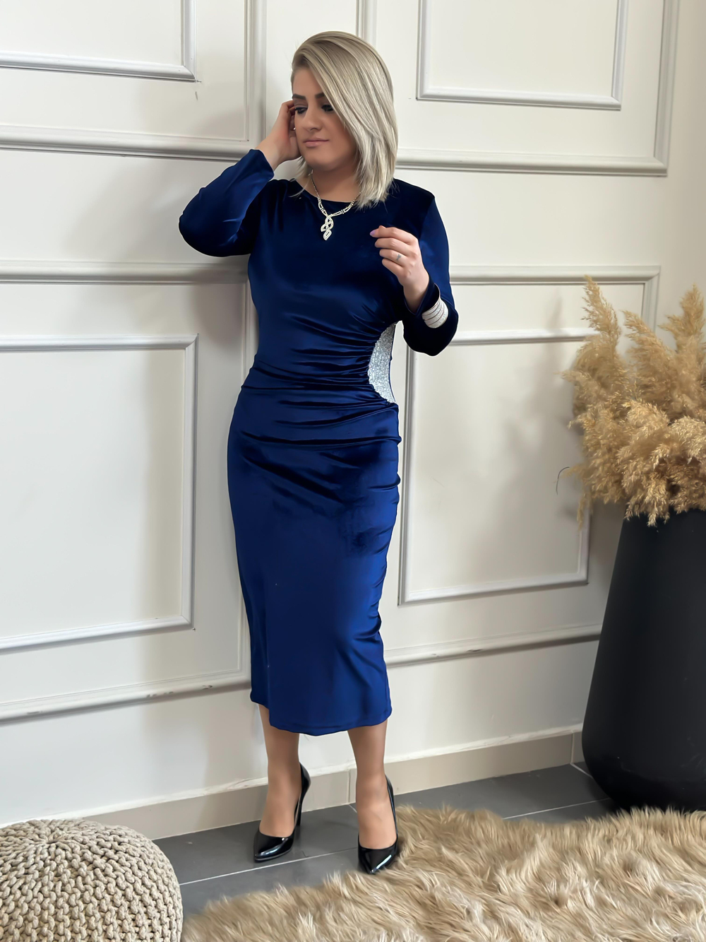 Yandan Drape Detaylı Pul İşlemeli Kadife Elbise SAKS
