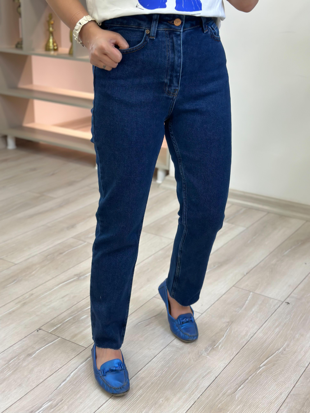 Yüksek Bel Likralı Toparlayıcı Paçası Kesik Fit Mom Jean KOYU MAVİ