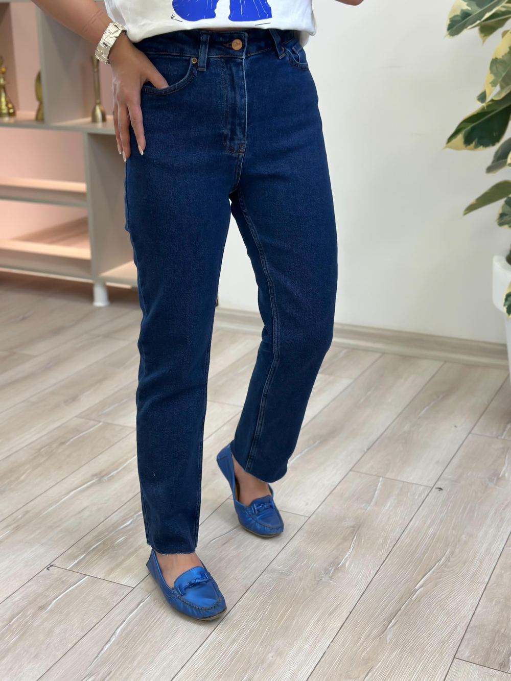 Yüksek Bel Likralı Toparlayıcı Paçası Kesik Fit Mom Jean KOYU MAVİ