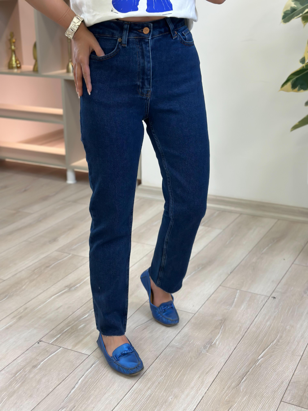 Yüksek Bel Likralı Toparlayıcı Paçası Kesik Fit Mom Jean KOYU MAVİ