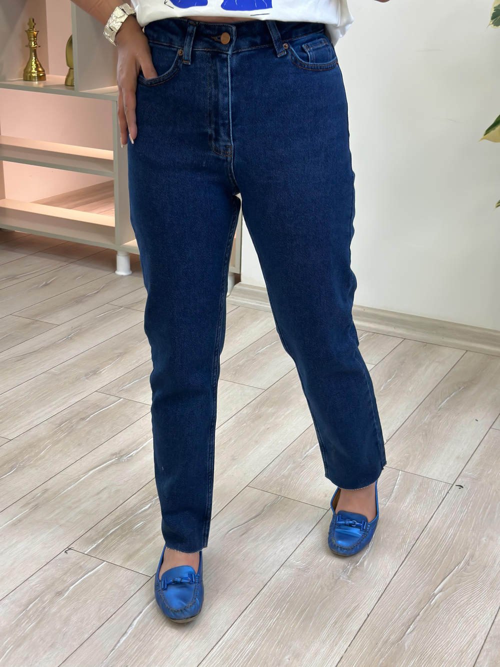 Yüksek Bel Likralı Toparlayıcı Paçası Kesik Fit Mom Jean KOYU MAVİ