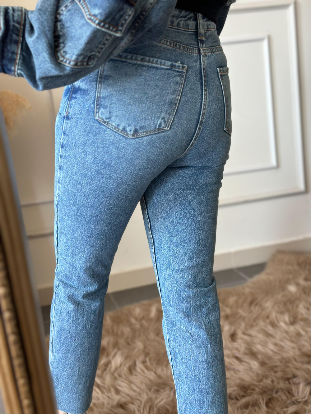 Yüksek Bel Paçası Kesik Orjinal Fit Mom TAŞLANMIŞ MAVİ