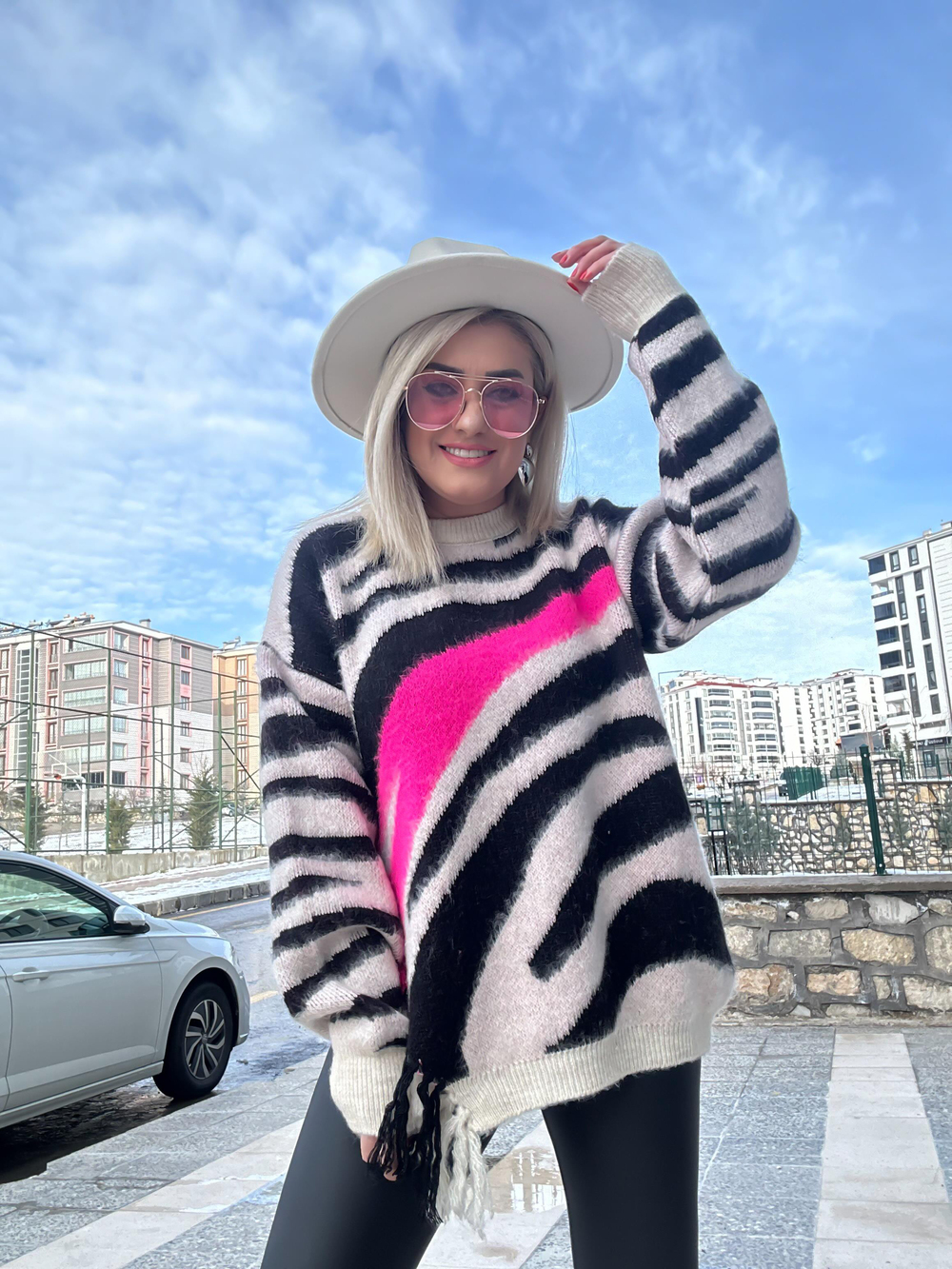 Zebra Desenli Püskülü Kazak Vizon Neon Pembe