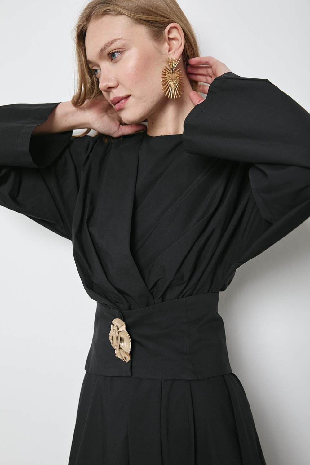 Gold Aksesuarlı Poplin Elbise - Siyah