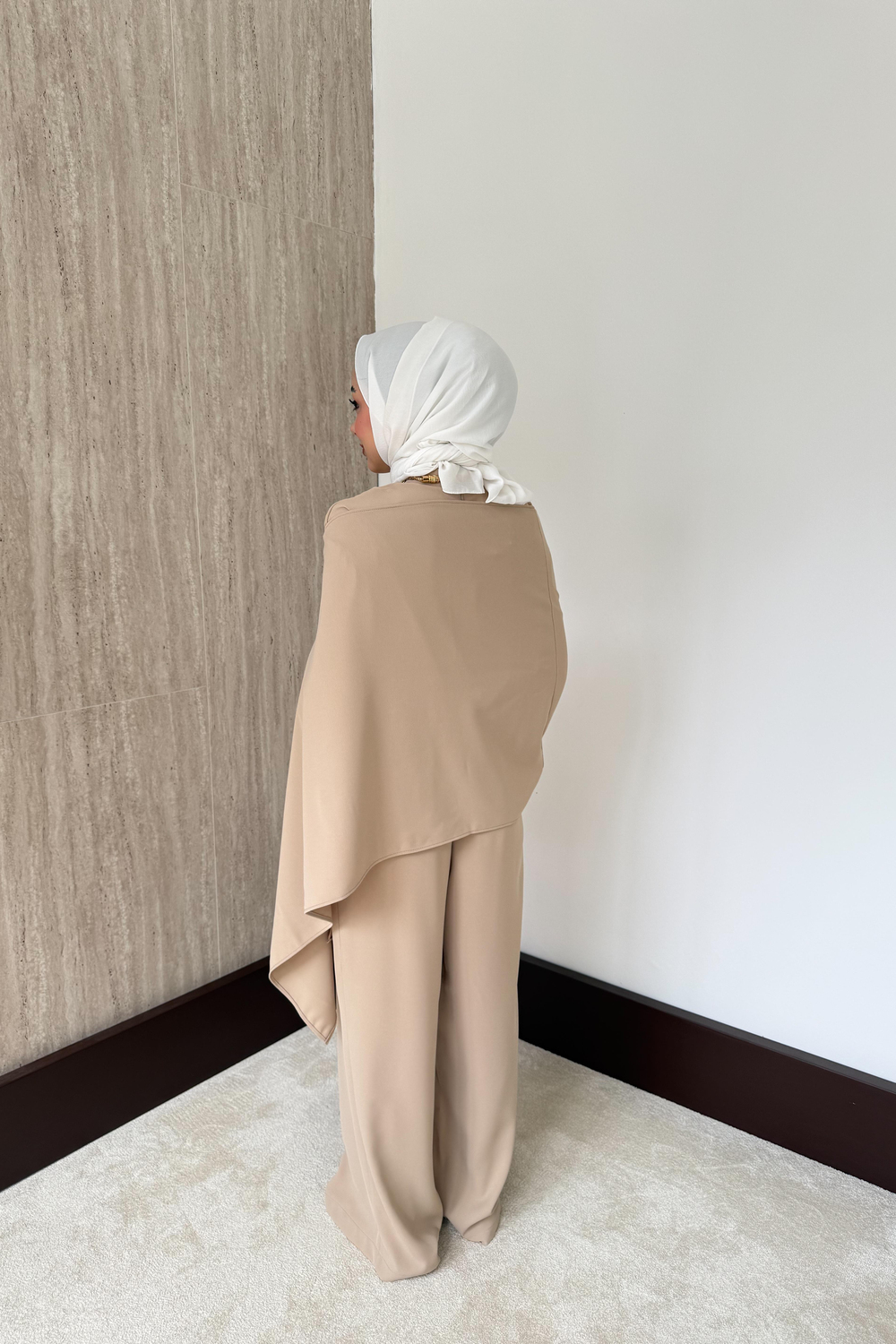 Şal Aksesuarlı Pantolonlu Takım - Taş
