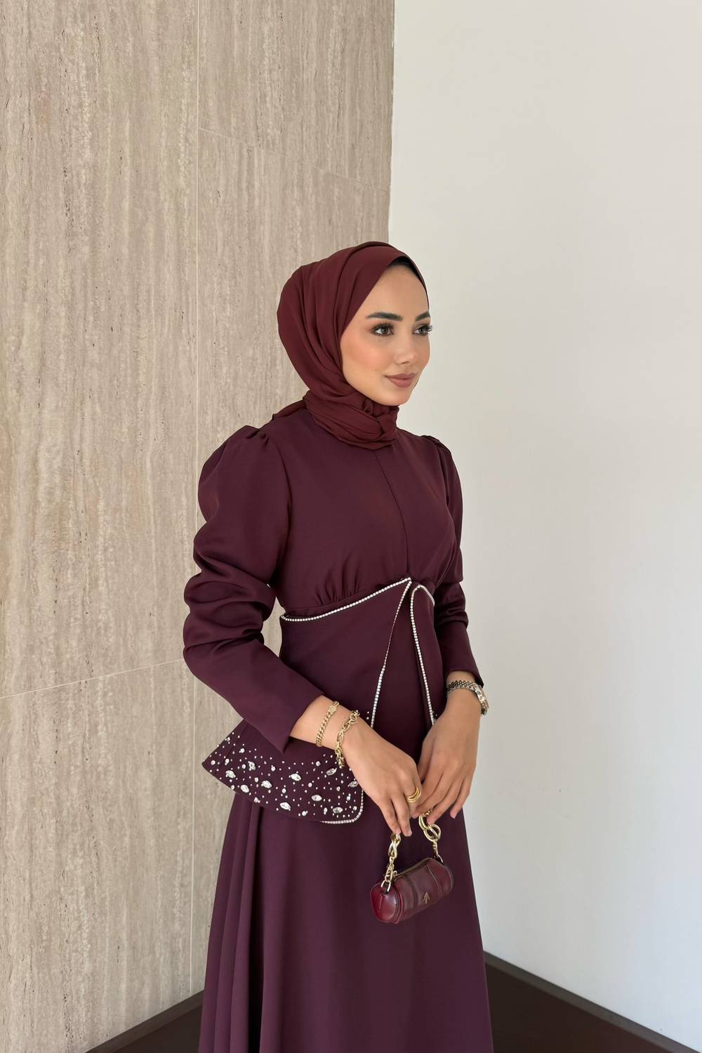 Taş İşlemeli Kemerli Elbise - Bordo