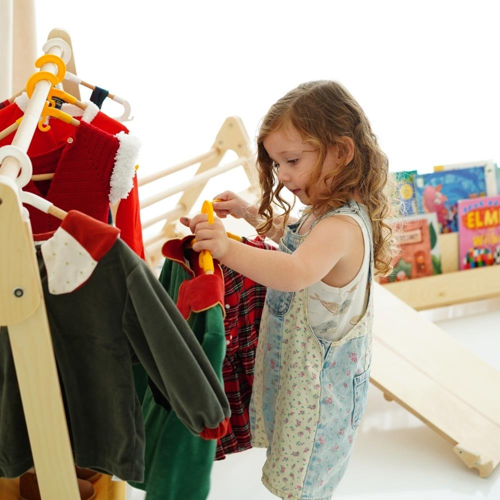 Minik Fare Montessori Elbise Askılığı