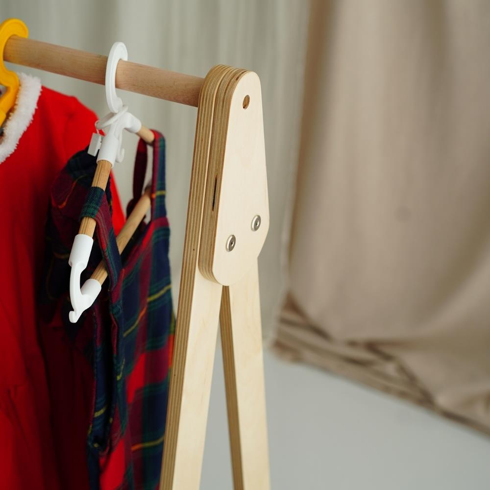 Minik Fare Montessori Elbise Askılığı