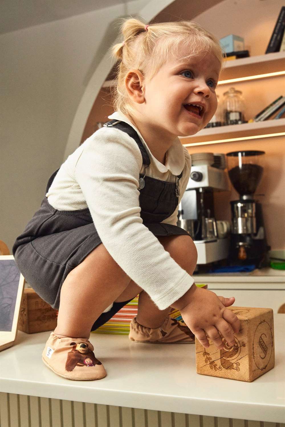 Baby on the Go Masha & The Bear Patik