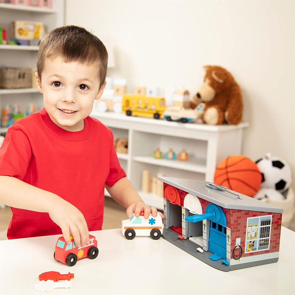 Melissa & Doug Ahşap Kilitli Kurtarma Araçları Garajı