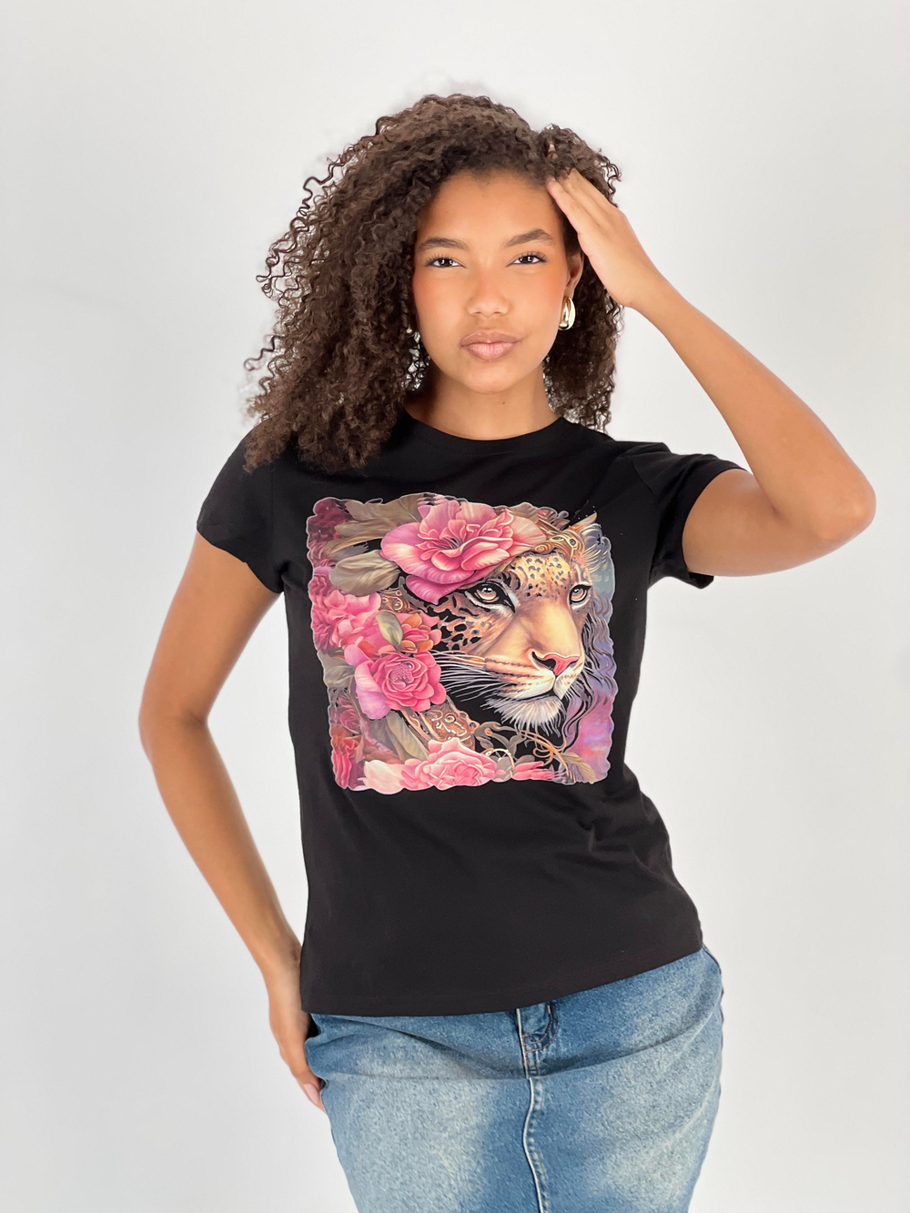 Kadın Leopar ve Gül Desenli Siyah T-Shirt