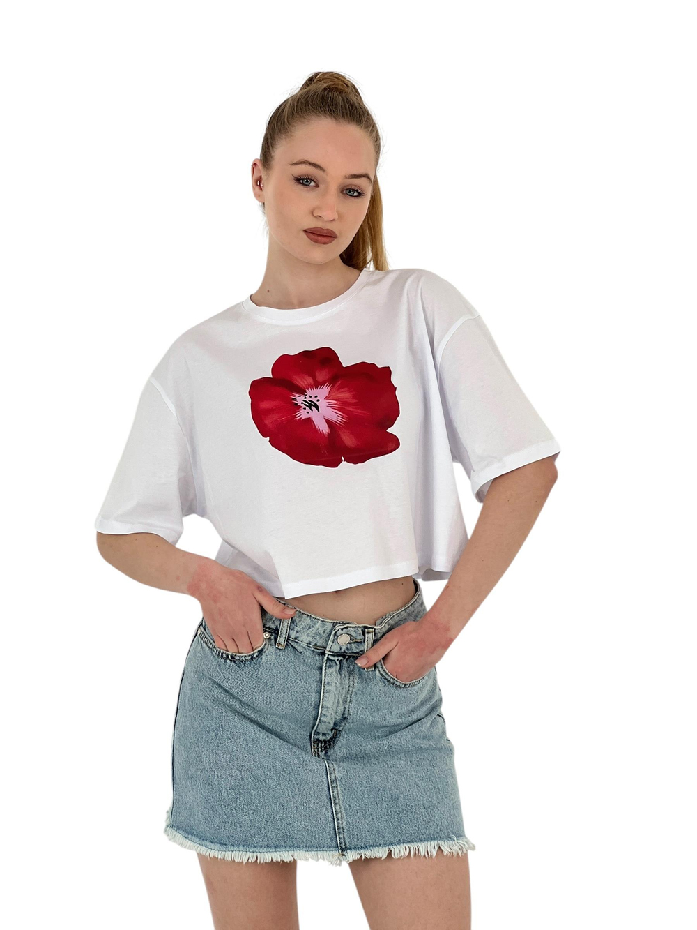 Kadın Oversize Gül Baskılı Kısa Siyah Crop Tişört