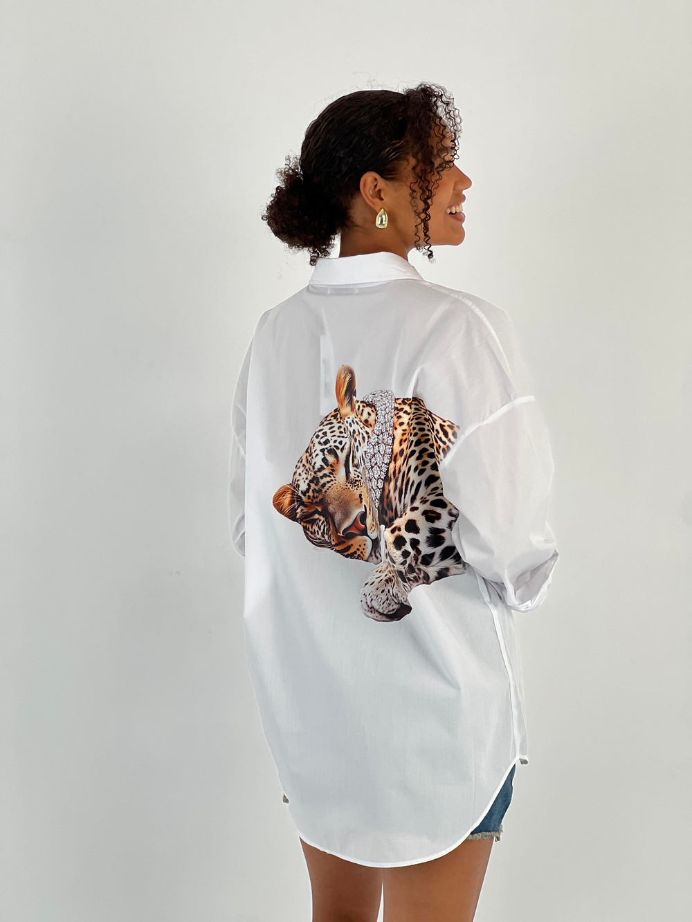 Kadın Sırt Leopar Desenli Beyaz Gömlek