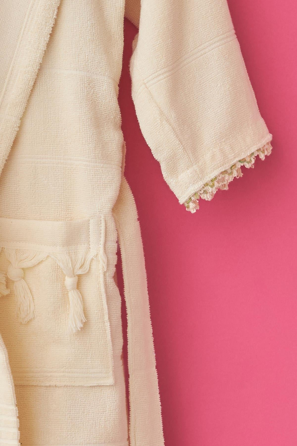 Kız Çocuk Ekru Renkli Frida Baskılı Peştemal Bornoz