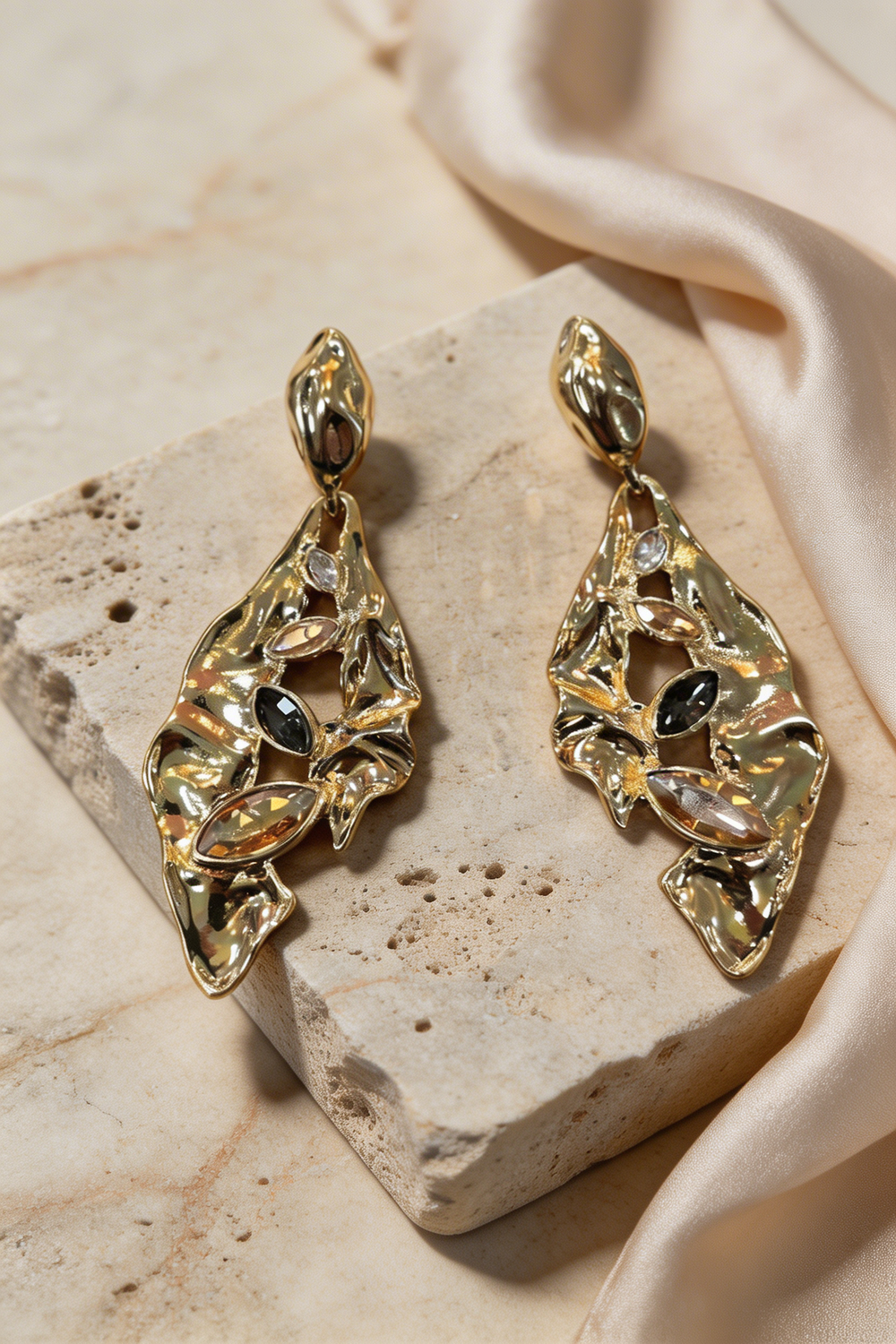 Kadın Gold Taş Detaylı Küpe