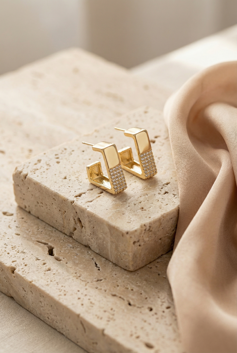 Kadın Taş Detaylı Kare Form Gold Küpe
