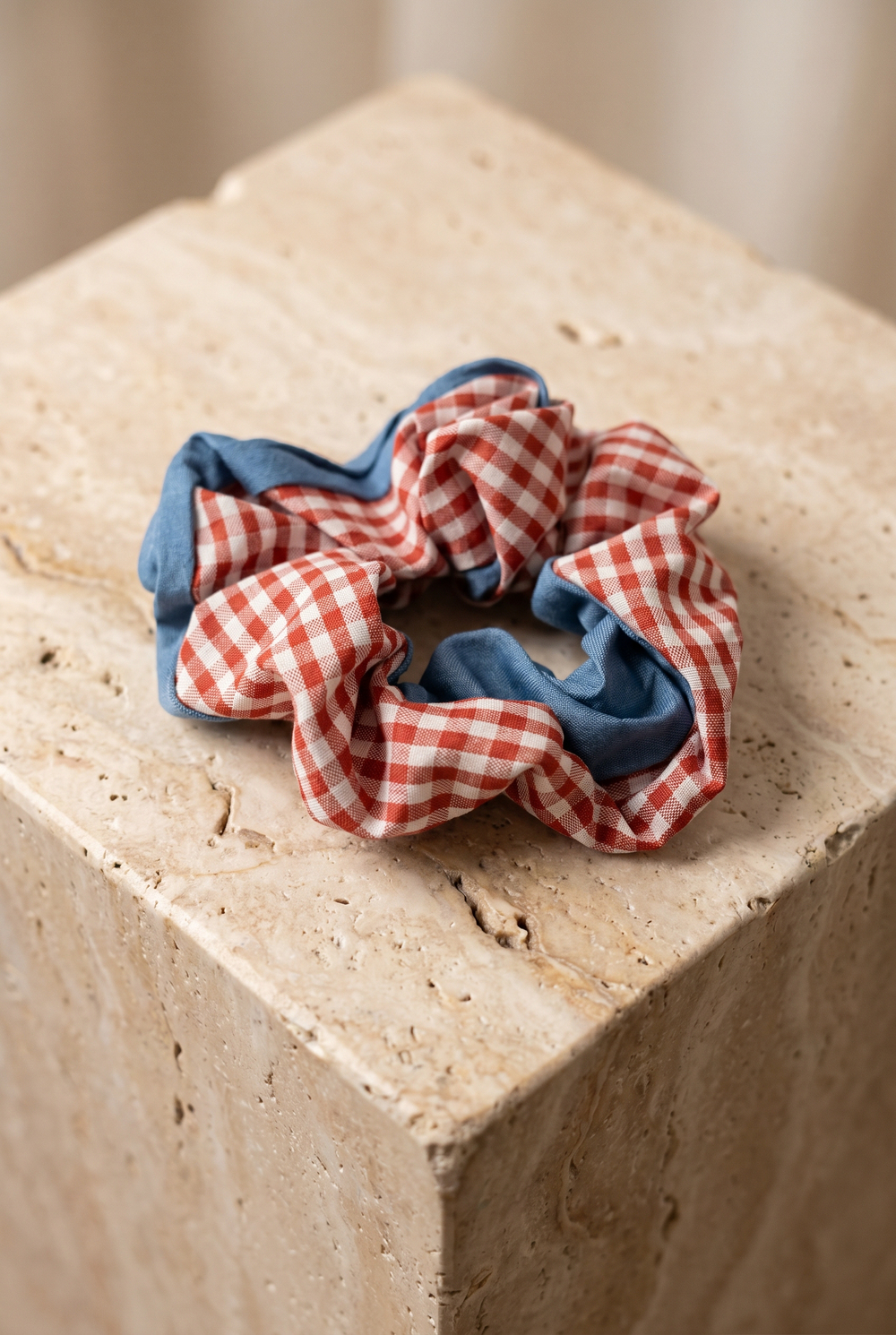 Pötikareli ve Mavi Scrunchie Toka