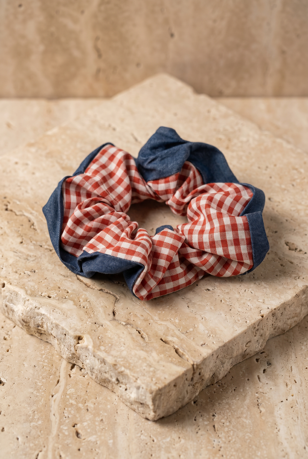Pötikareli ve Koyu Mavi Scrunchie Toka