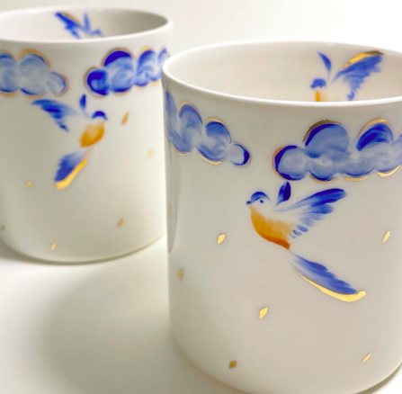White Rabbit Porcelain 24 Ayar Altın Detaylı Mavi Bulutlu, Altın Yağmurlu Kulpsuz Bardak