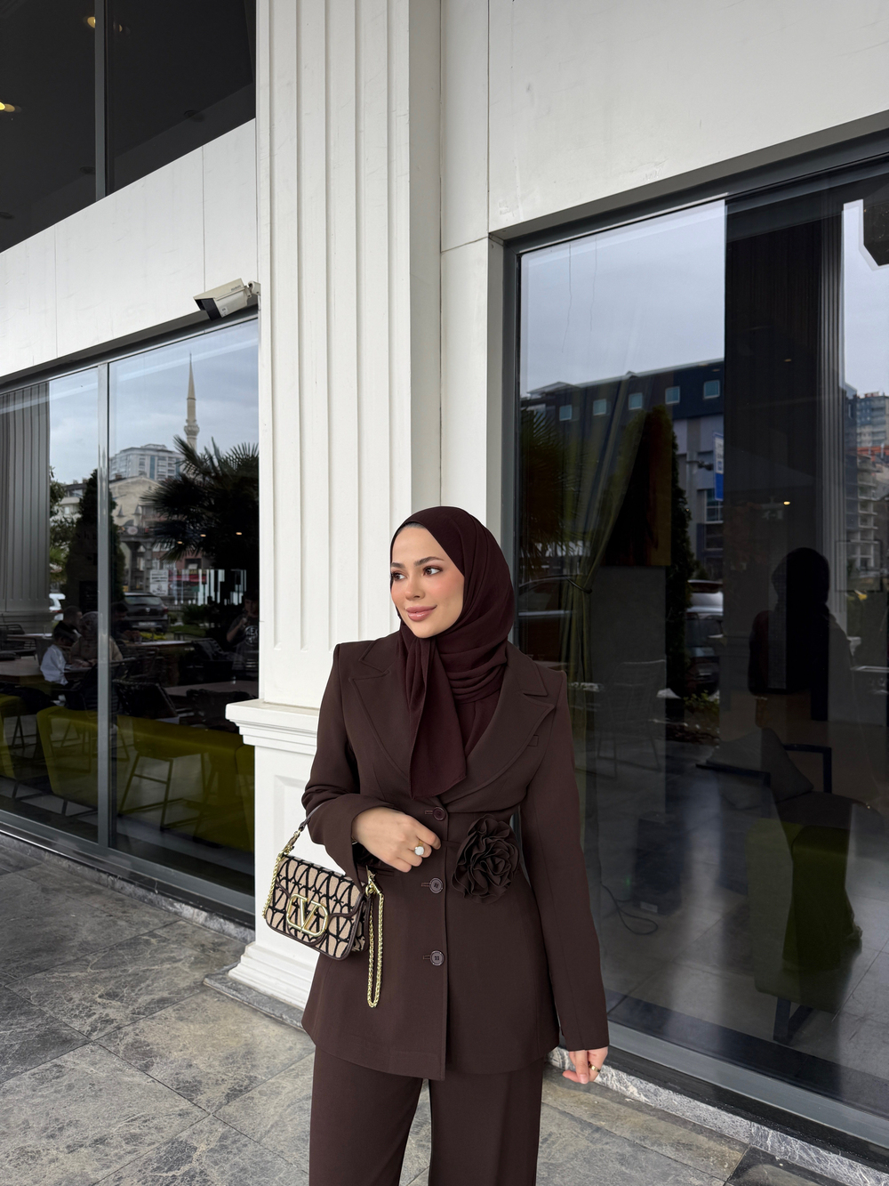Gül Detaylı Blazer Takım Kahverengi