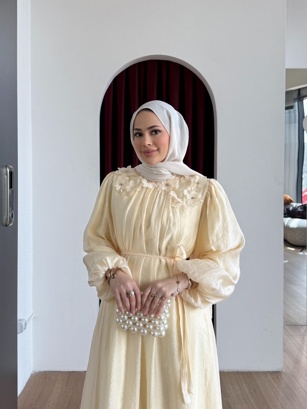 Omuz Çiçek Detaylı Elbise Sarı