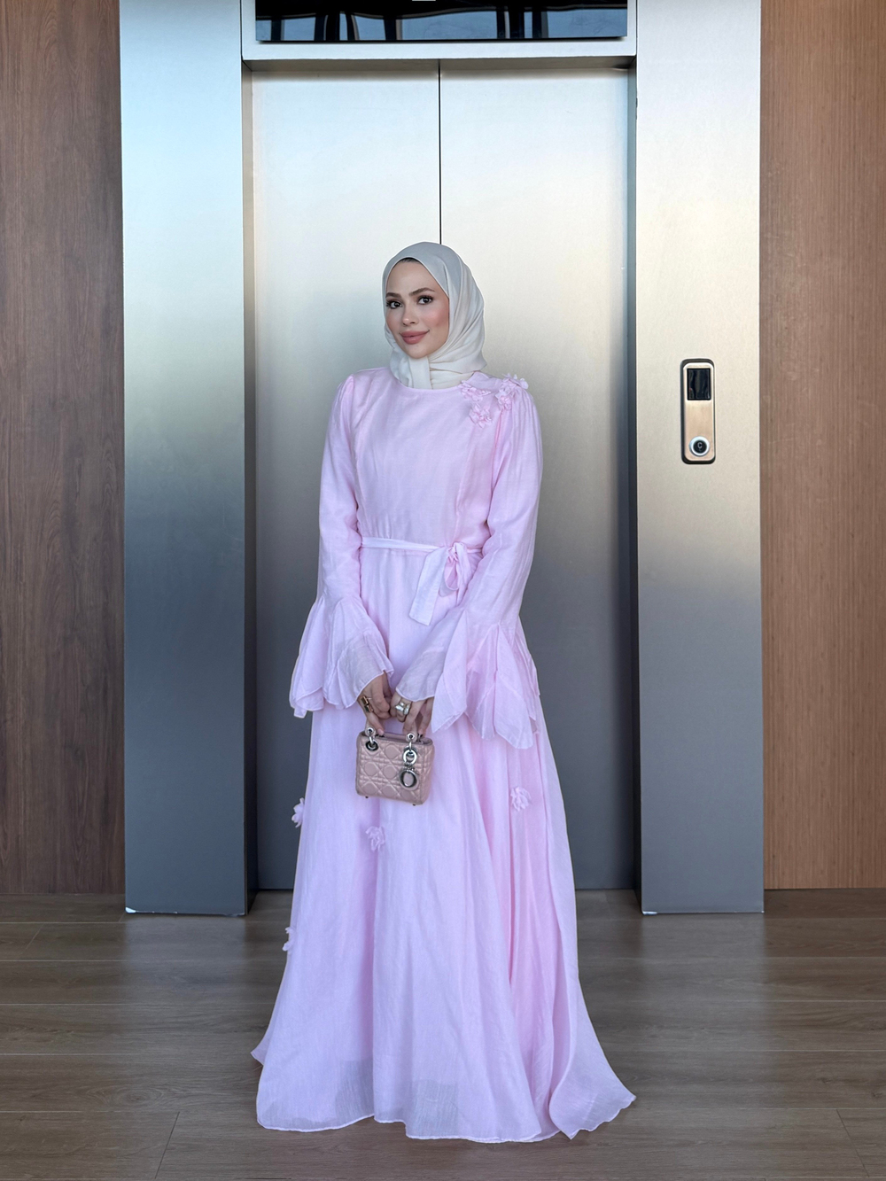 Omuzu Çiçekli Vual Elbise Pembe