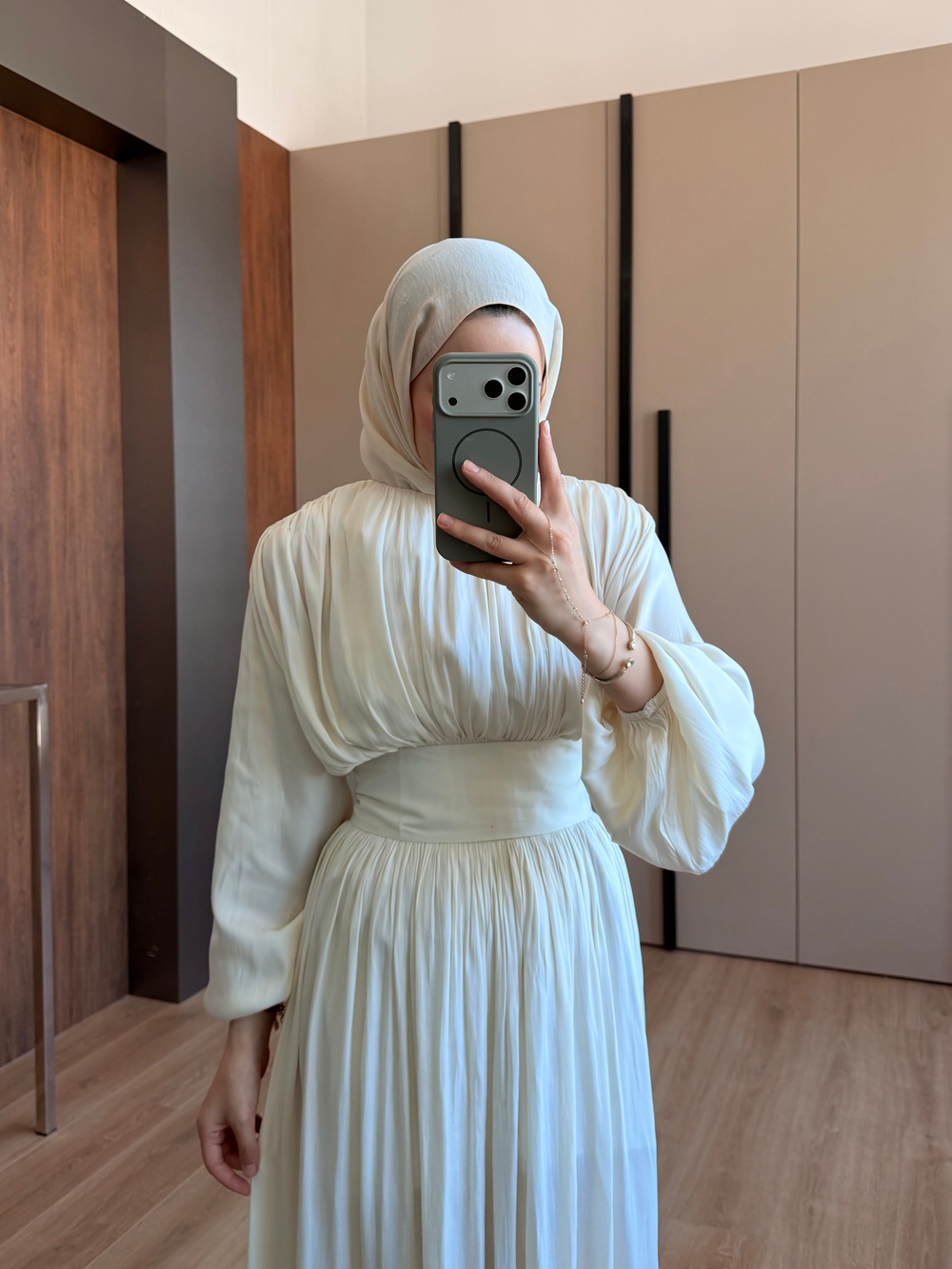 Saten Fermuarlı Etekli Takım Beyaz