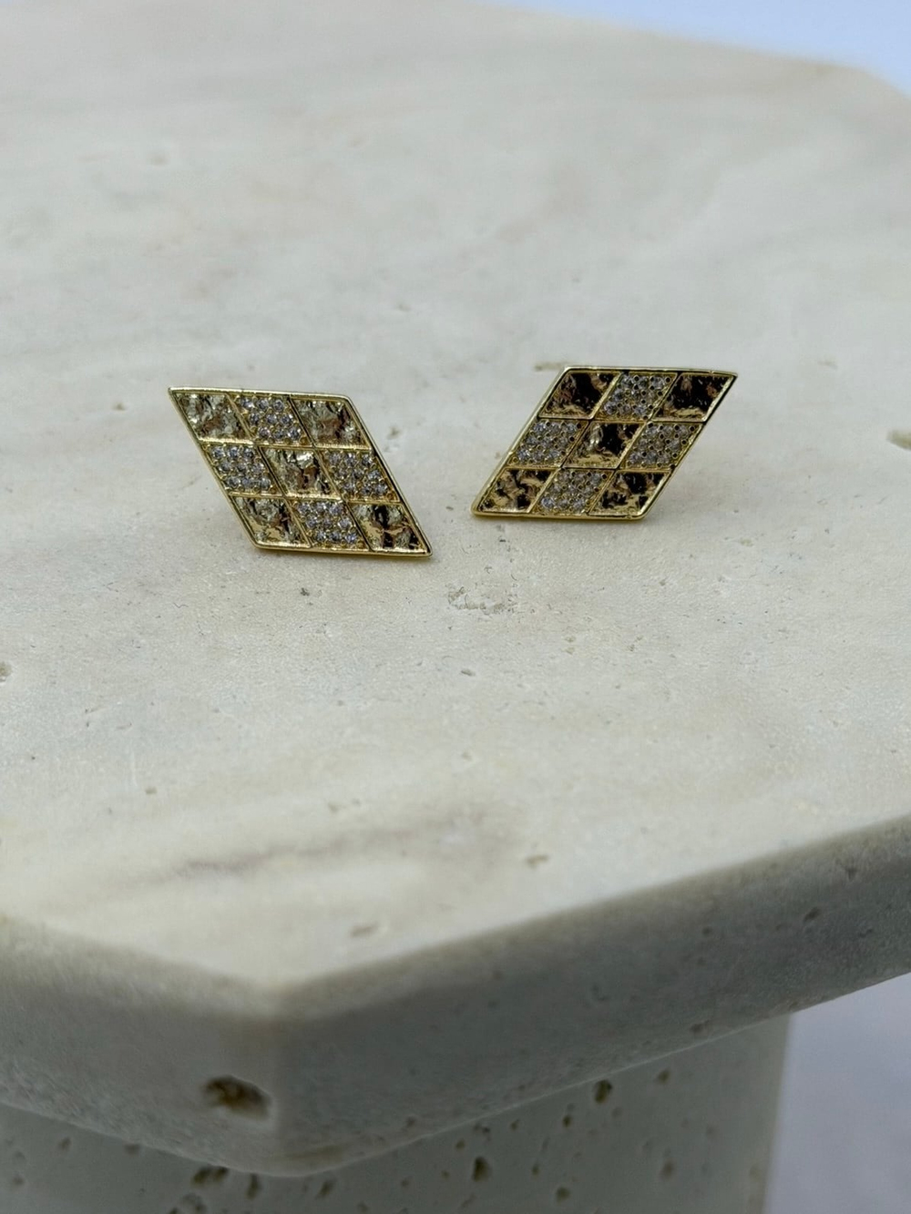 14K VIP Karo Model Mini Zirkon Taşlı Küpe (Büyük)