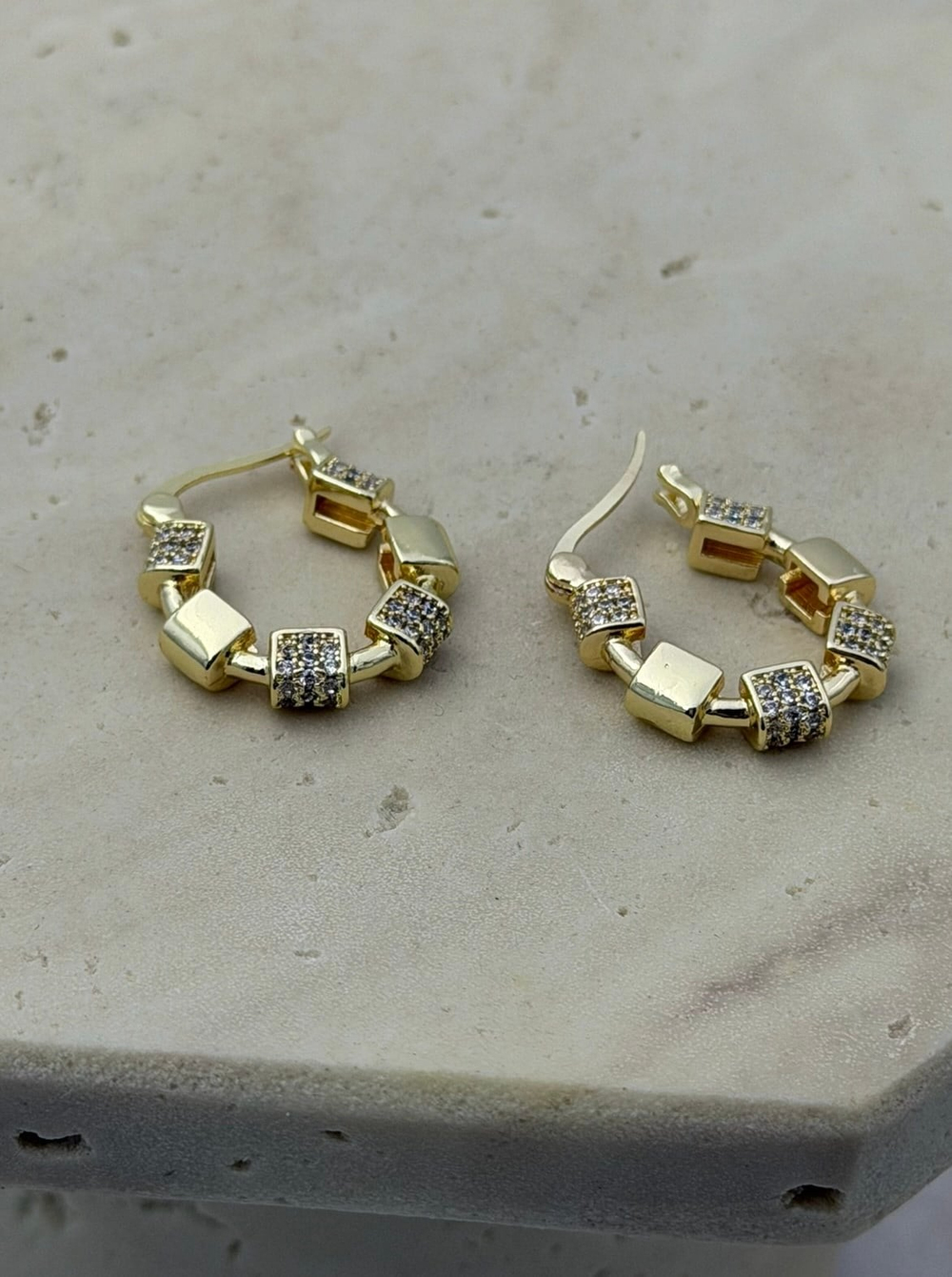 14K VIP Küpte Mini Zirkon Taşlı Halka Küpe