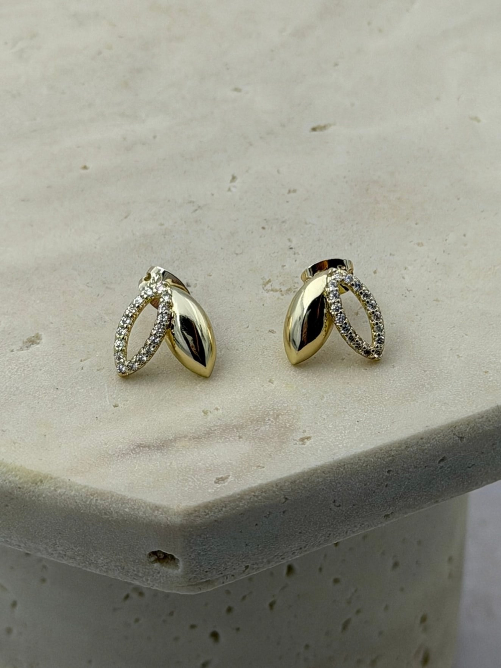 14K VIP Zirkon Taşlı İkili Görünüm Yaprak Model Küpe