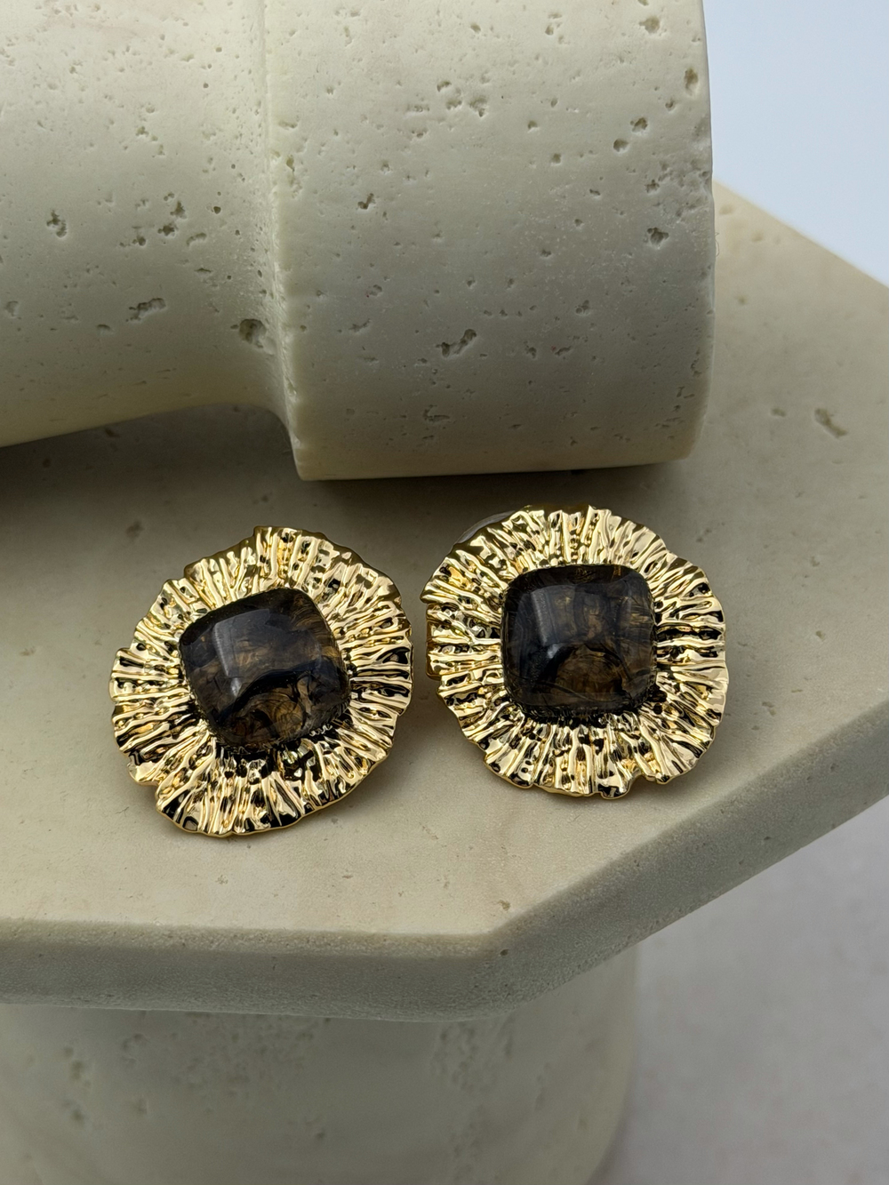 Özel Seri Gold Dokulu Plaka Taşlı Küpe