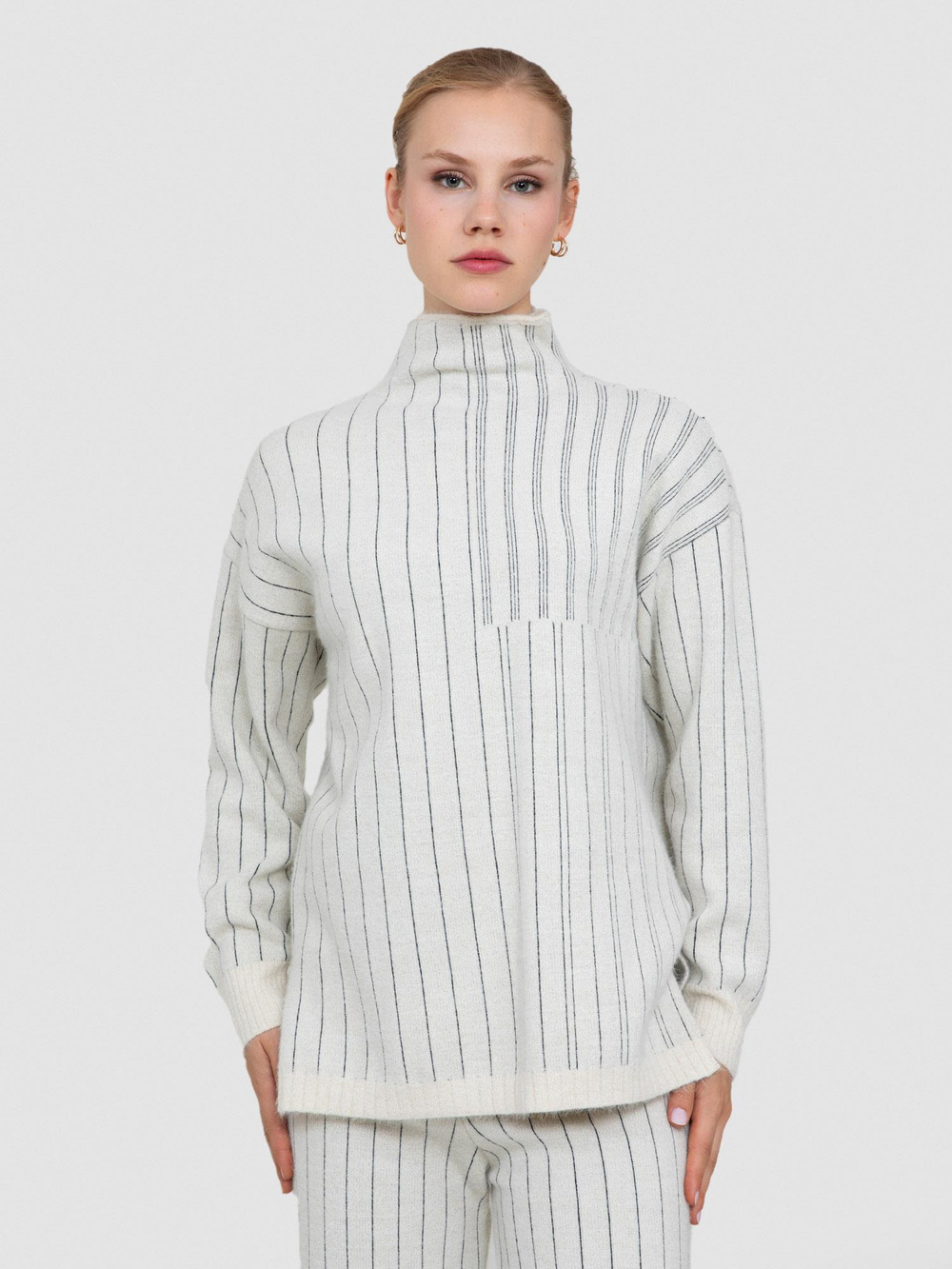Wool Blend High Neck Sweater with Contrast Stripe Detail TNK8346KEMIK