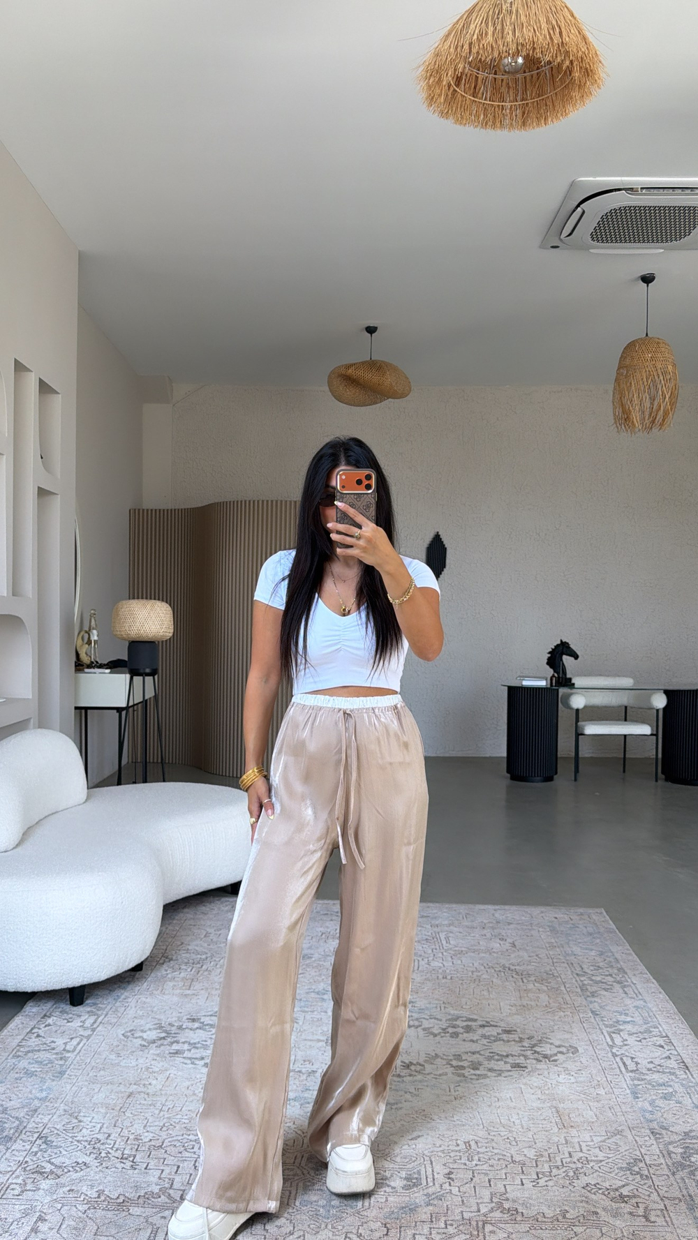 Bej Parlak Saten Beli Beyaz Detaylı Pantolon
