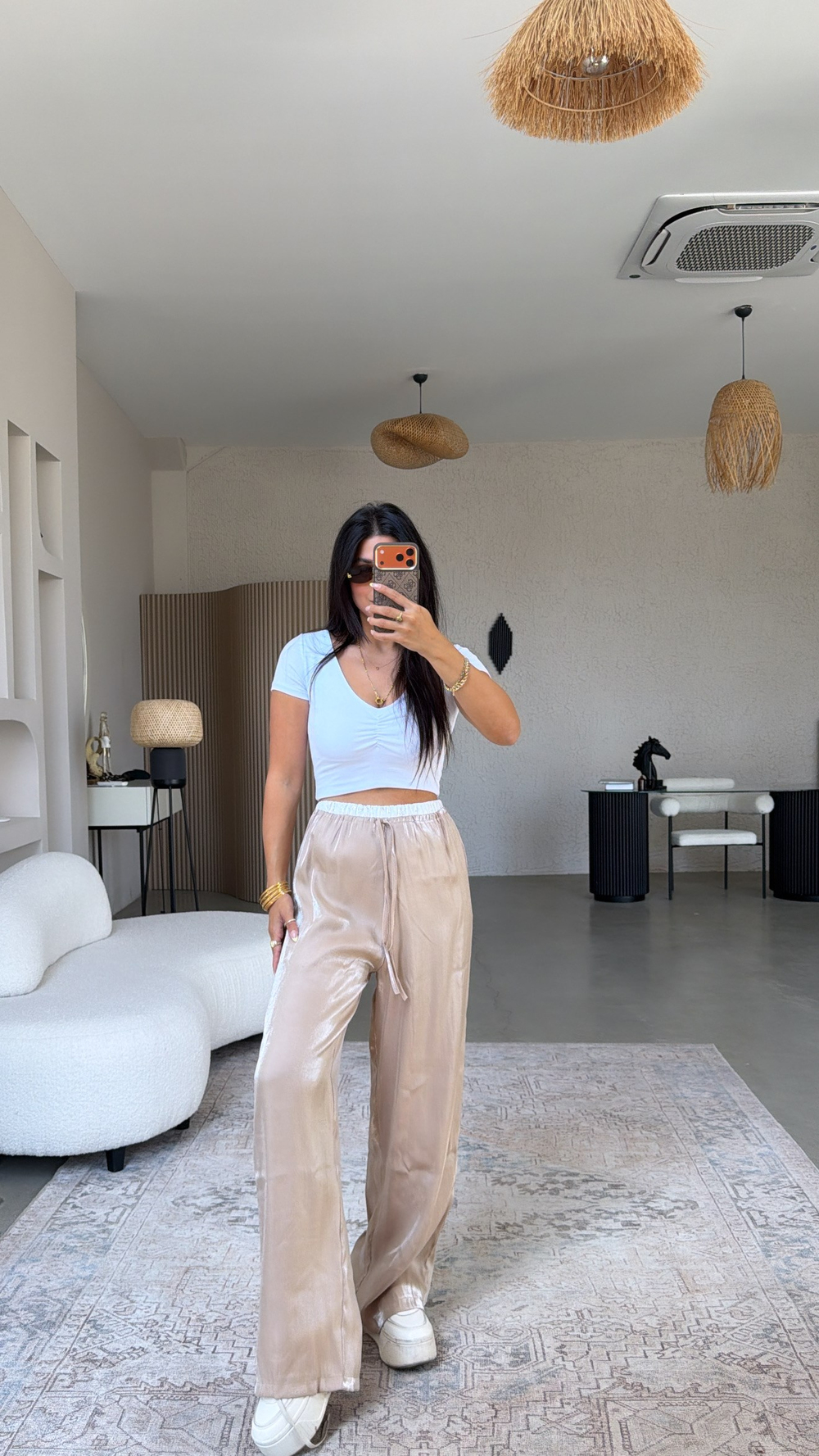 Bej Parlak Saten Beli Beyaz Detaylı Pantolon