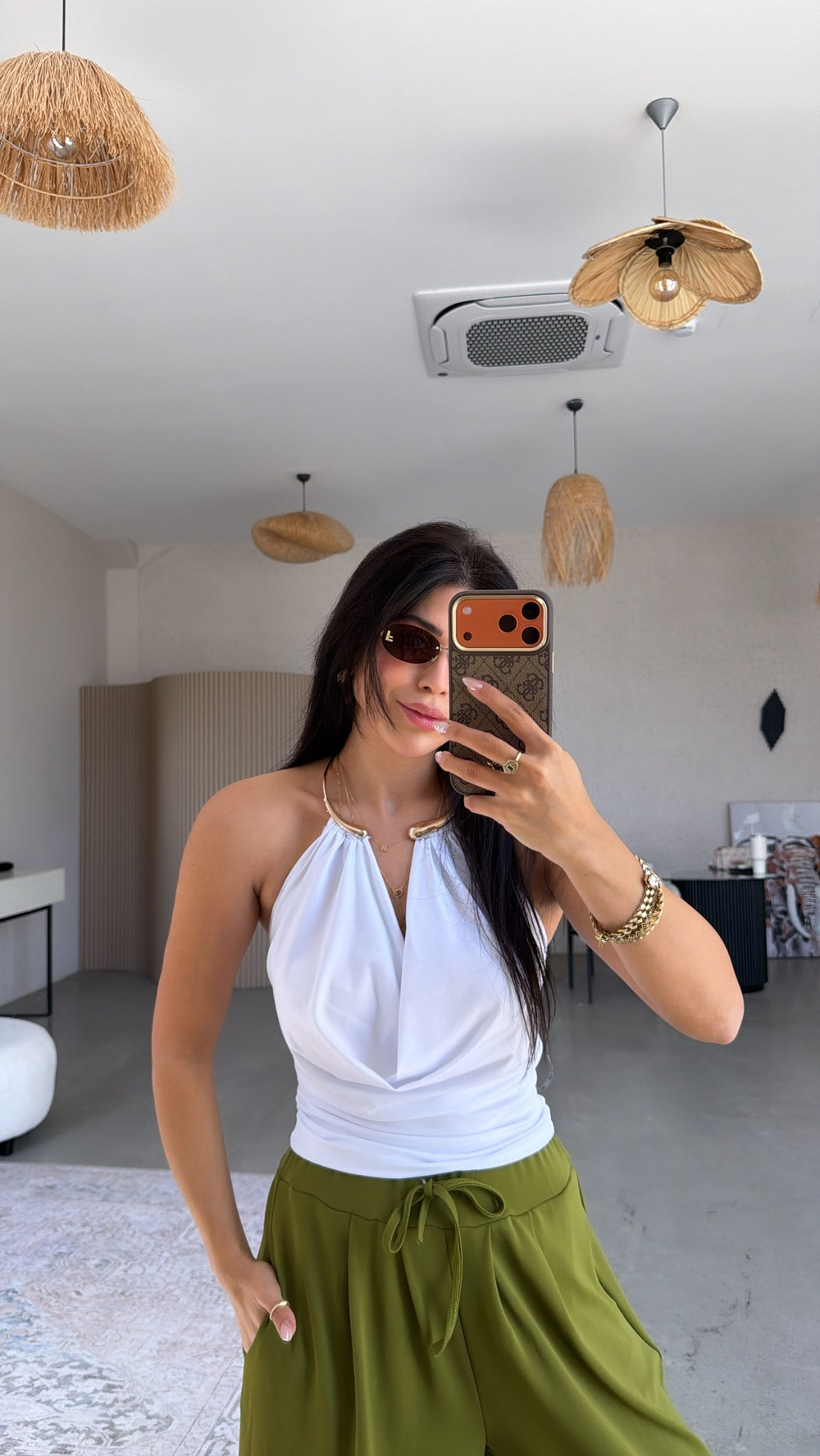 Beyaz Degaje Kolyeli Bluz