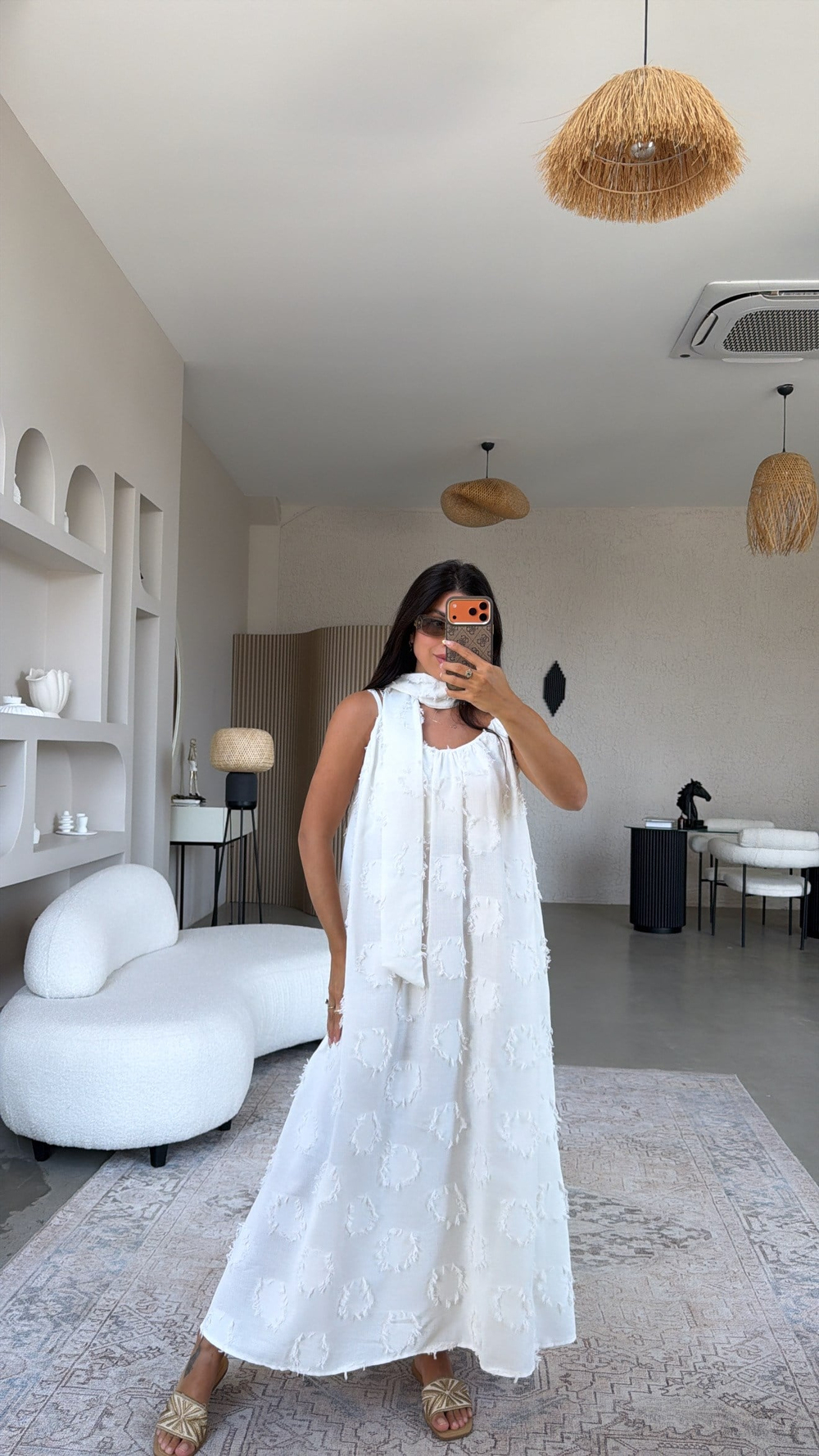 Beyaz Püskül Kumaşlı Premium Asansör Askılı Elbise