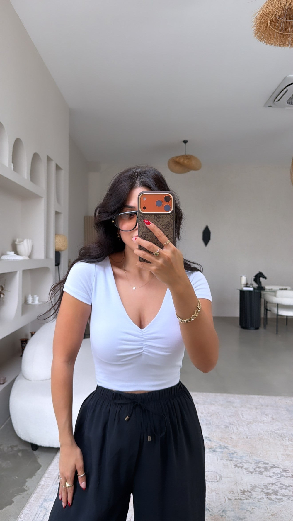 Beyaz V Yakası Büzgülü Crop Pamuk Tshirt