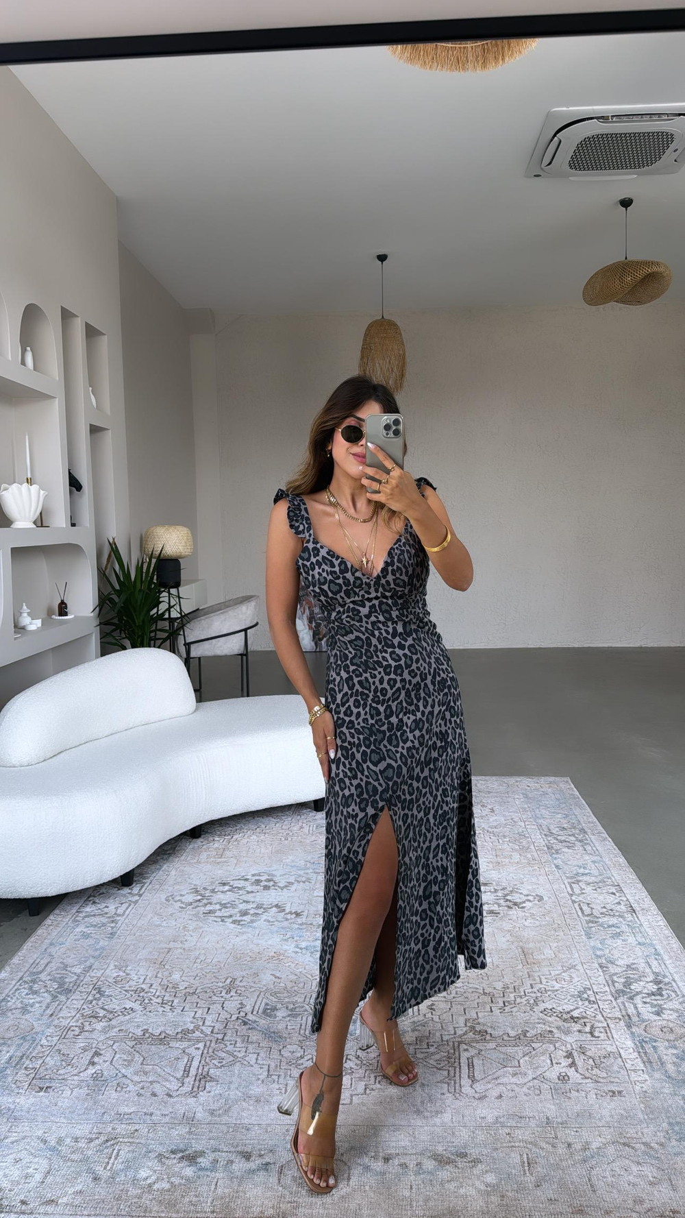 Gri Leopar Yırtmaçlı Kolları Fırfırlı Elbise
