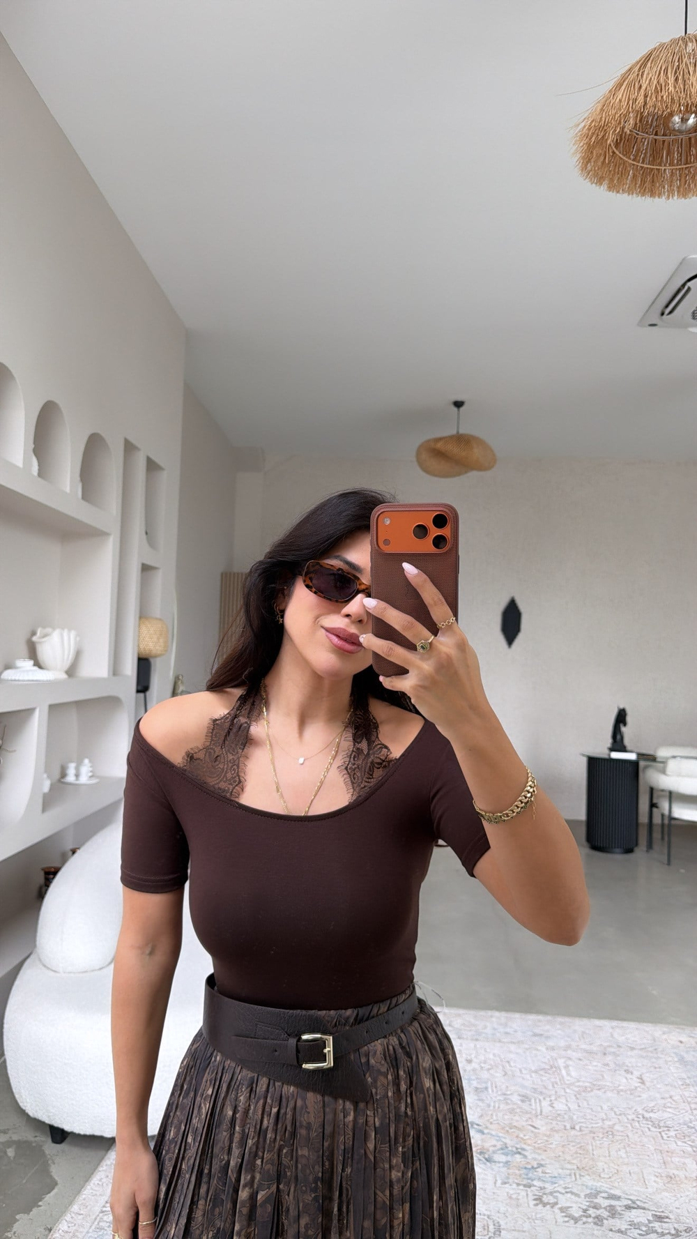Kahverengi Dantel Boyundan Geçme Detaylı Modal Bluz