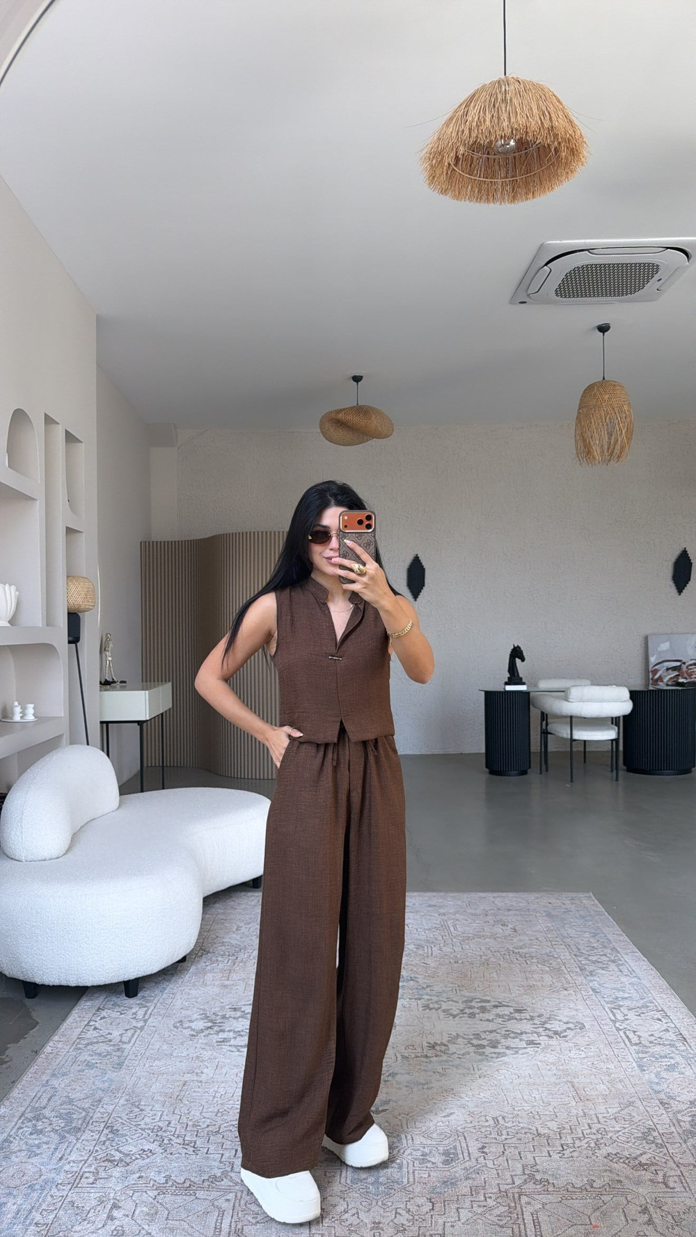 Kahverengi Gümüş Aksesuarlı Pantolon Bluz Takım