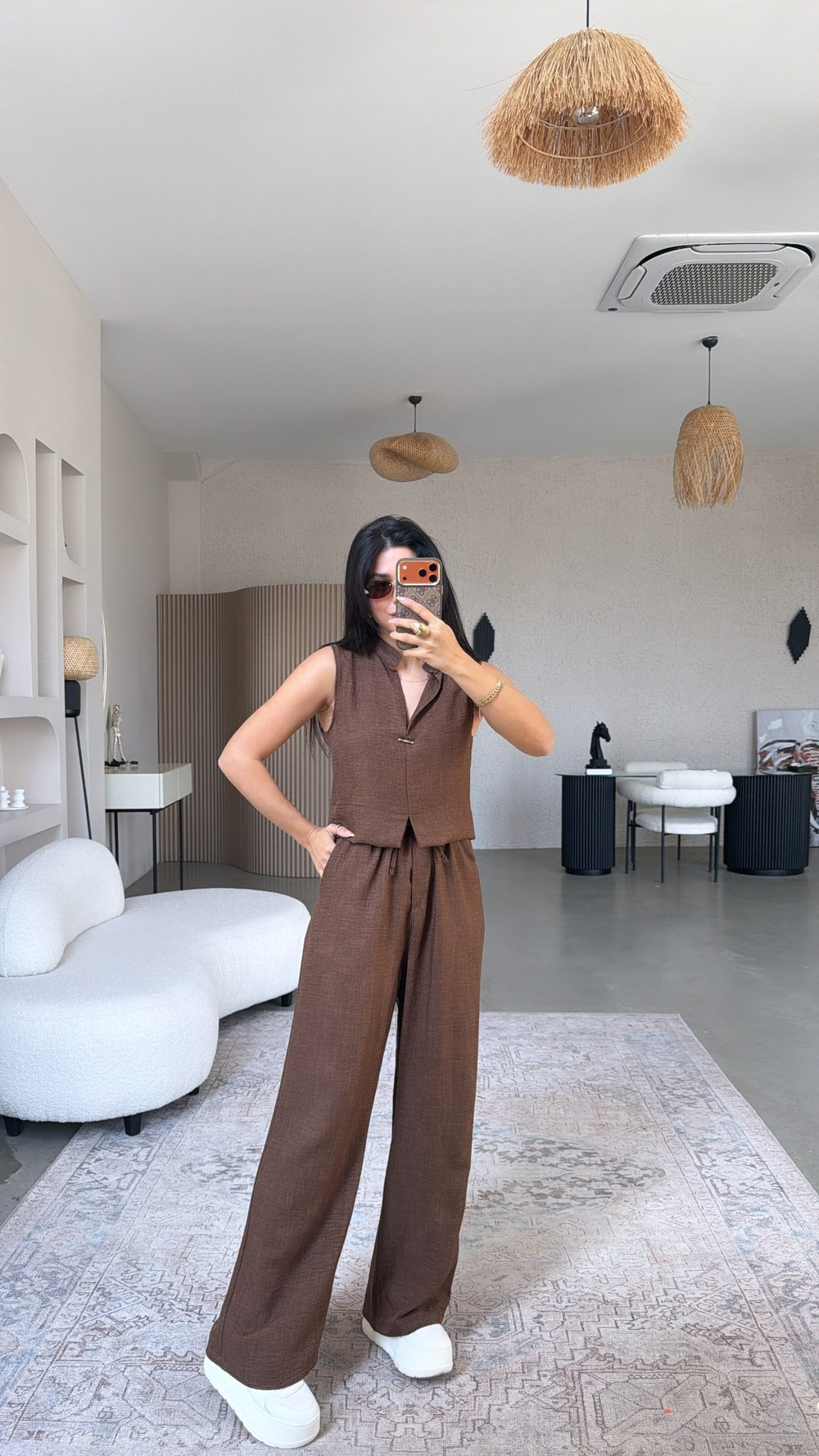 Kahverengi Gümüş Aksesuarlı Pantolon Bluz Takım